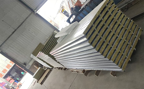 久治彩钢夹芯板