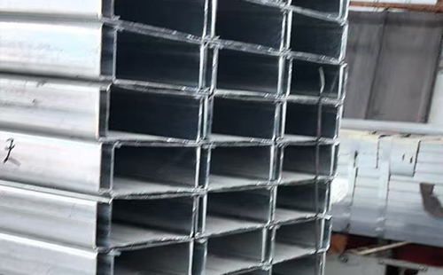 久治C型钢选型与在轻久治钢结构中的应用解析